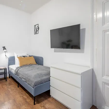 Chic Urban Retreat Bacso *