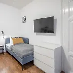 Chic Urban Retreat Bacso *