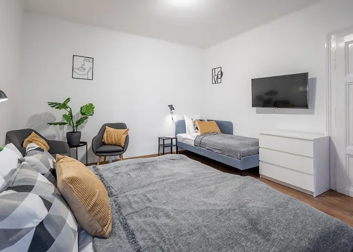 Chic Urban Retreat Bacso شقة